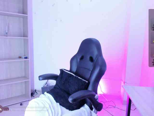 Jisoosquirt webcam