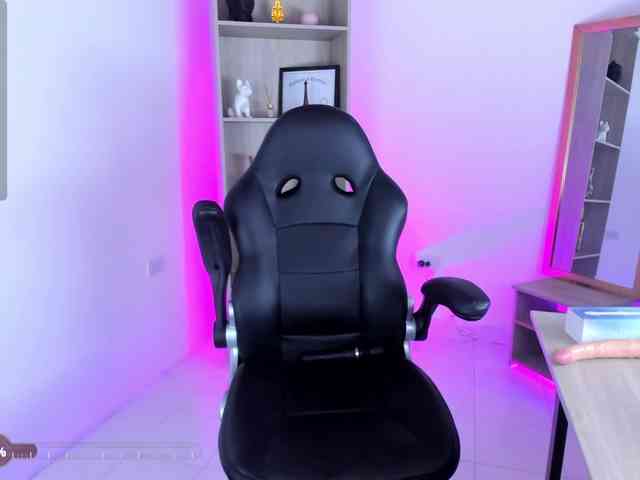 Jisoosquirt webcam