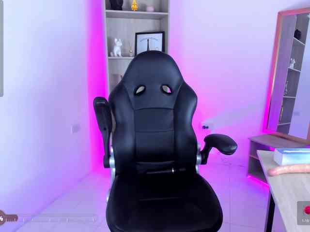 Jisoosquirt webcam