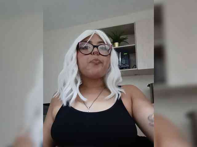 EllieNeptune webcam