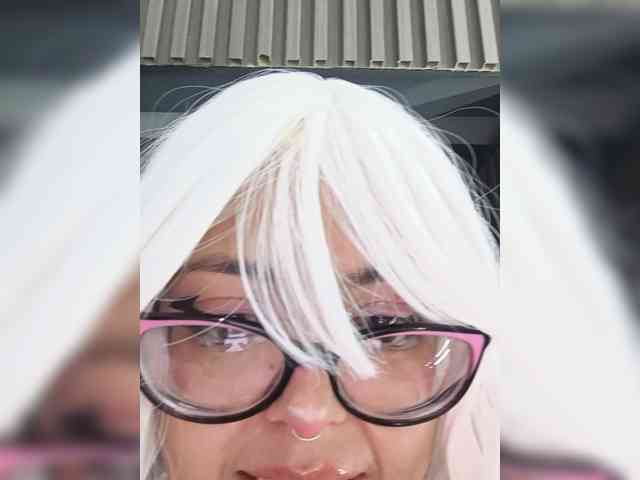 EllieNeptune webcam