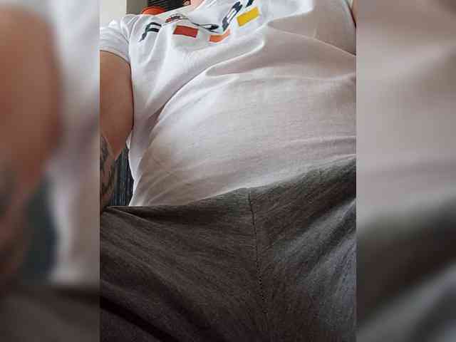 JohnYslovakia Sex Cam Show