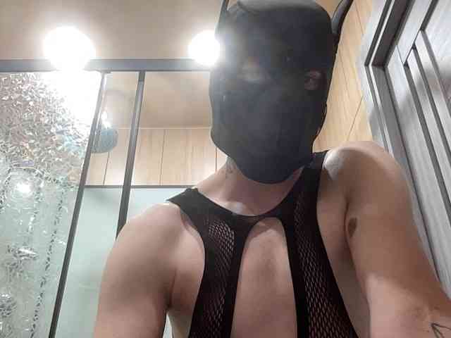 Skromniy16cm Live Webcam on BongaCams