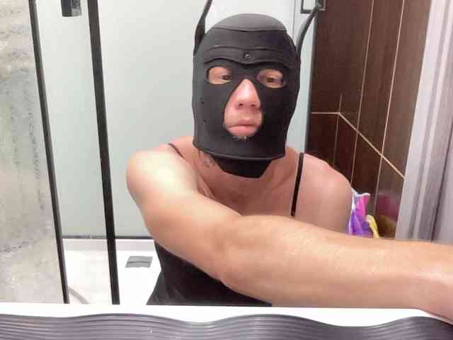 Skromniy16cm Live Webcam on BongaCams