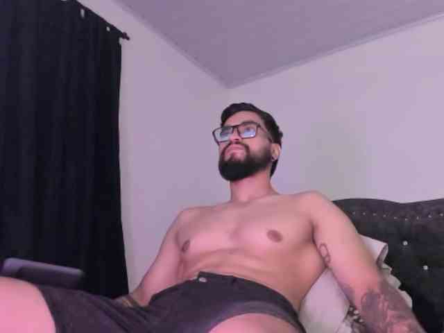 AxelHolohan Live Webcam on BongaCams