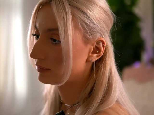 JoyMuse live cam on BongaCams