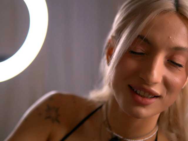 JoyMuse live cam on BongaCams