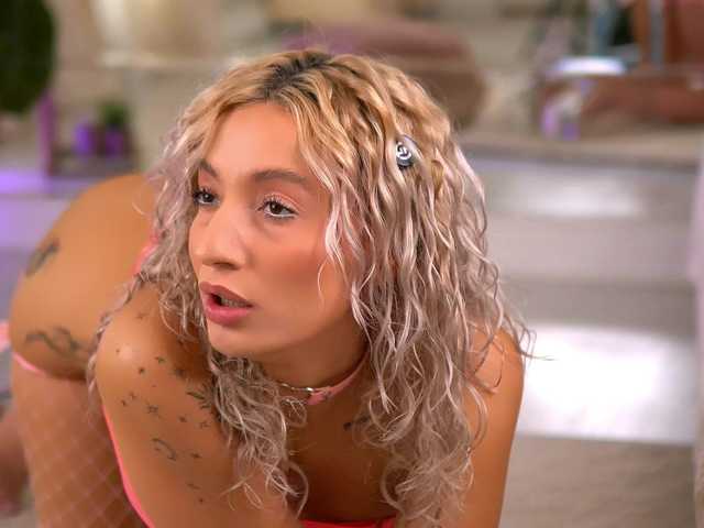 JoyMuse live cam on BongaCams