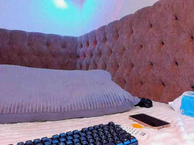 LinaLust webcam