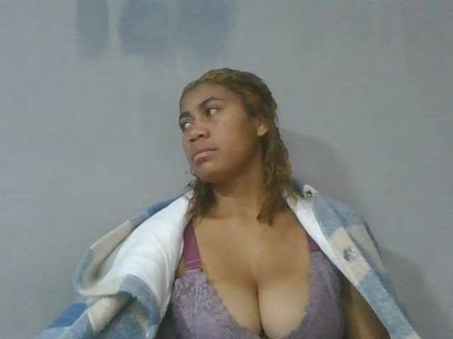 Estela live cam on BongaCams
