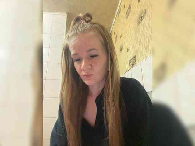 HoneyLina1 webcam
