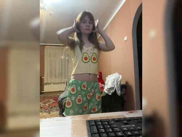 HoneyLina1 webcam