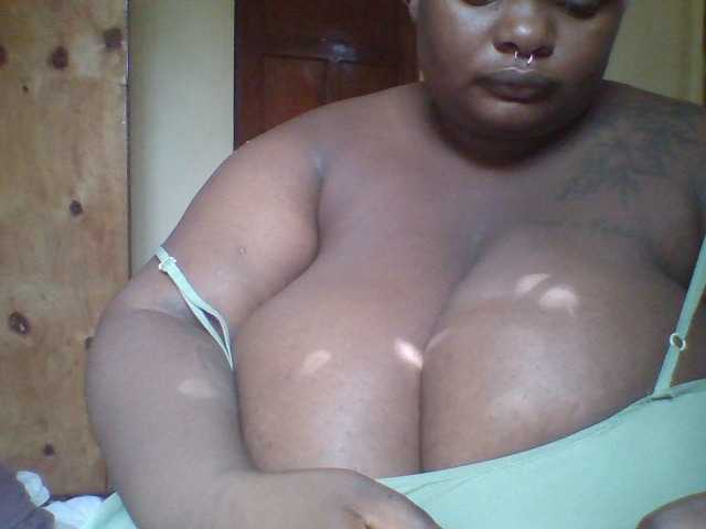 Chocoboobies, en directo ahora en BongaCams