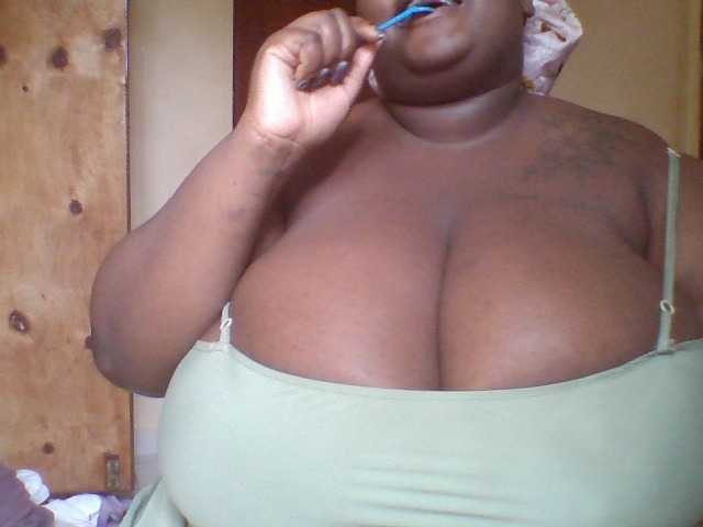Chocoboobies, en directo ahora en BongaCams