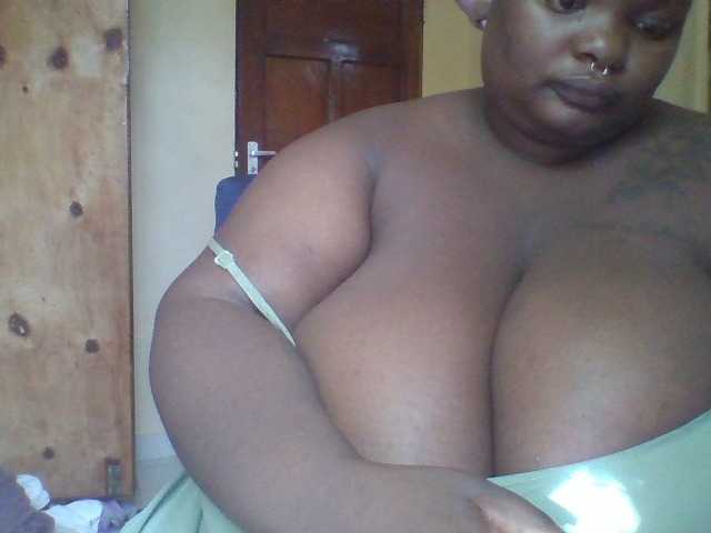 Chocoboobies, en directo ahora en BongaCams