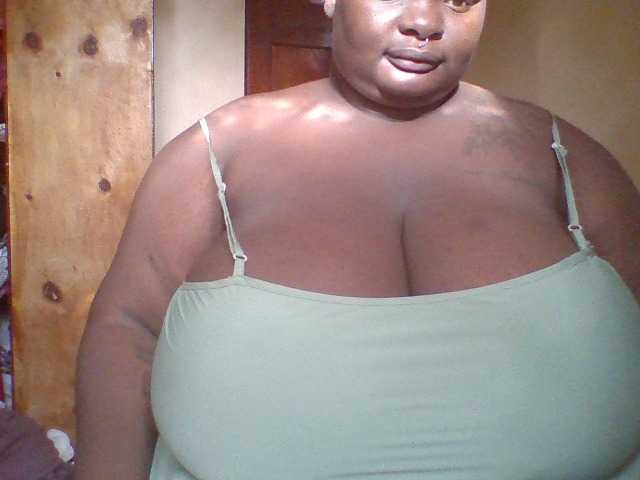 Chocoboobies, en directo ahora en BongaCams