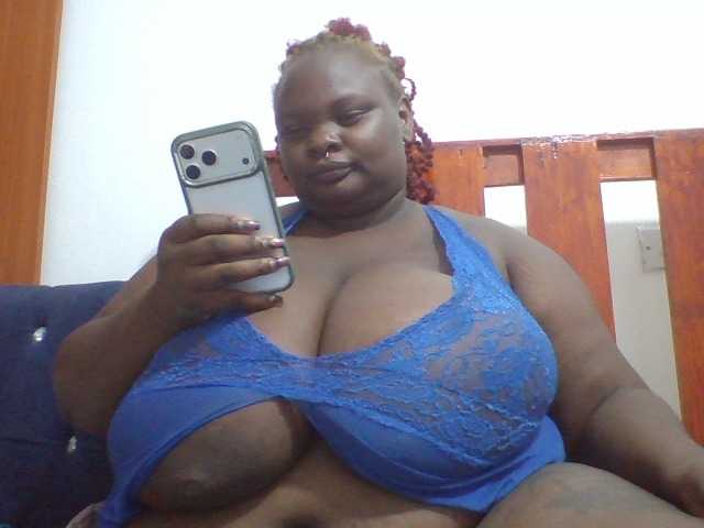 Chocoboobies, en directo ahora en BongaCams