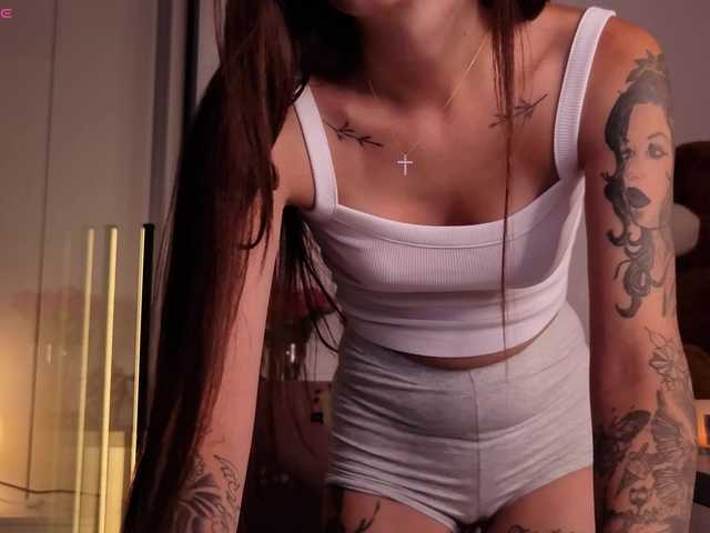 Glossy live cam on BongaCams
