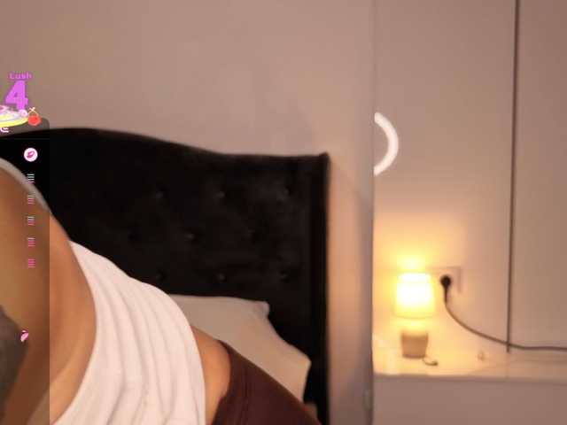Glossy live cam on BongaCams