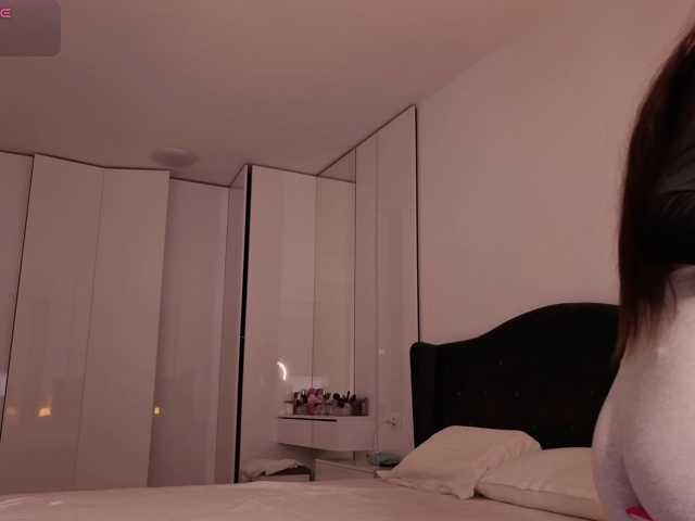 Glossy live cam on BongaCams