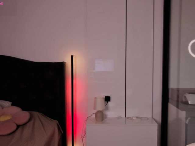 Glossy live cam on BongaCams