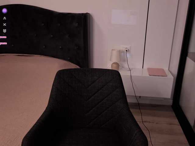 Glossy live cam on BongaCams