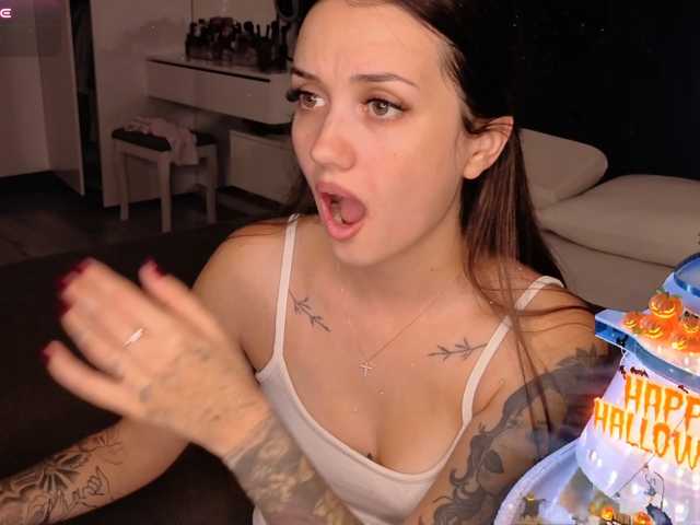 Glossy live cam on BongaCams