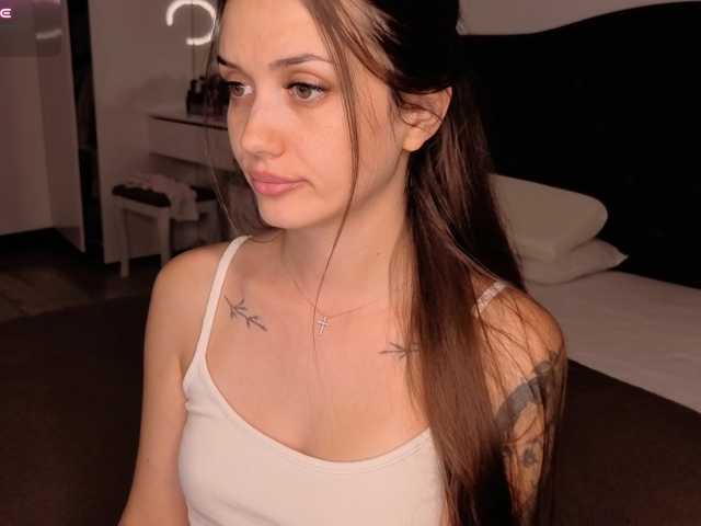 Glossy live cam on BongaCams