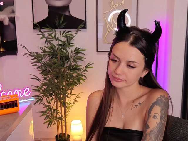 Glossy live cam on BongaCams