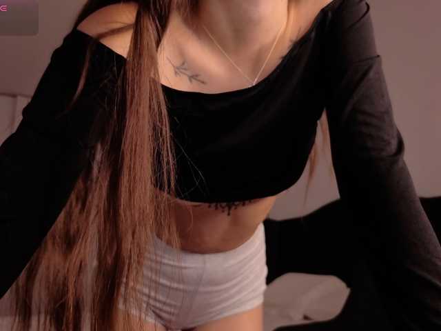 Glossy, live now on BongaCams