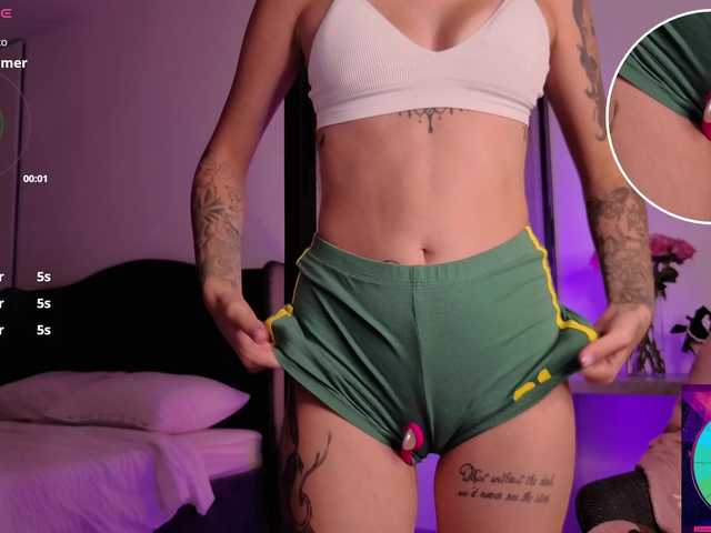 Glossy live cam on BongaCams