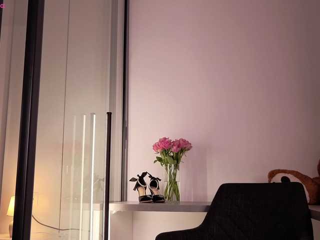 Glossy live cam on BongaCams