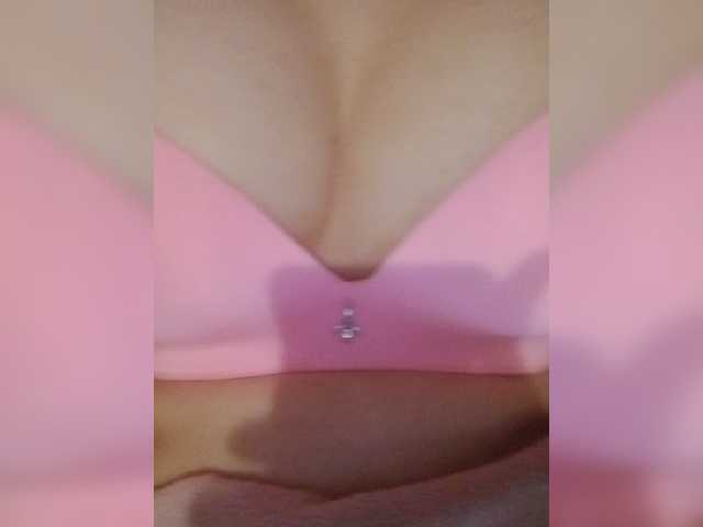bulochka733 live cam on BongaCams