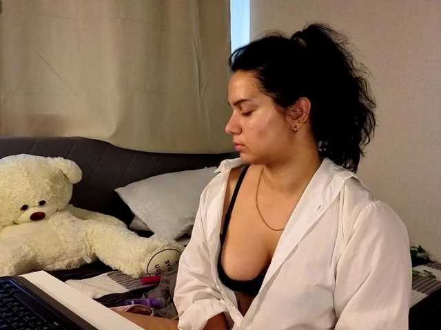 Vivien-Ross live cam on BongaCams