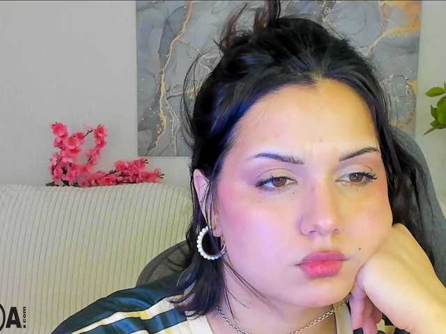 Vivien-Ross live cam on BongaCams