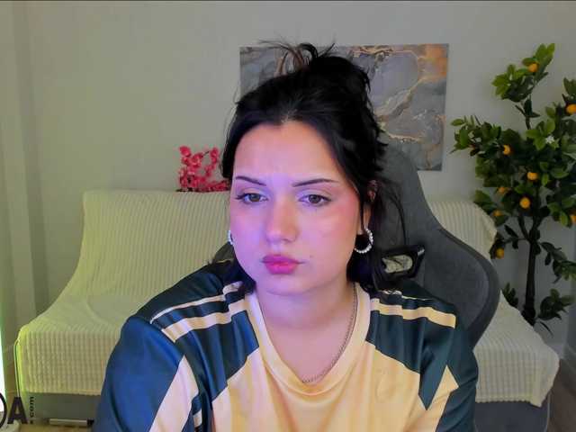 Vivien-Ross live cam on BongaCams