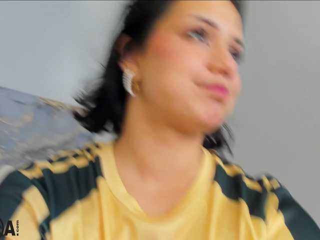 Vivien-Ross live cam on BongaCams
