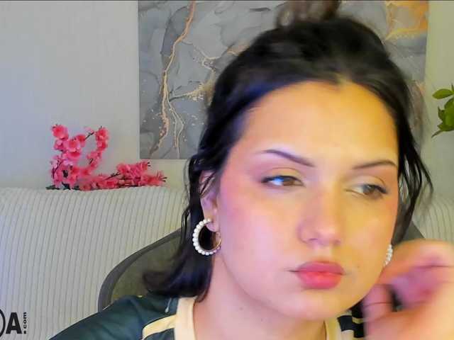 Vivien-Ross live cam on BongaCams