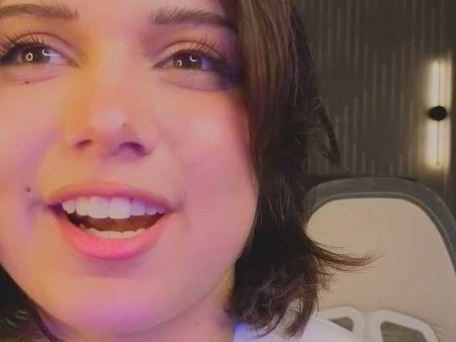 Vivien-Ross live cam on BongaCams