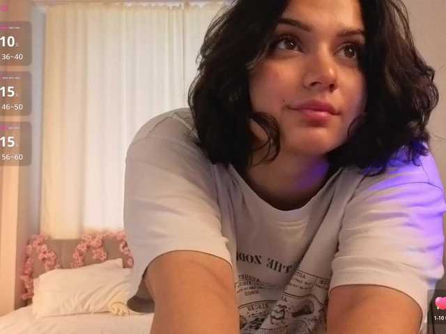 Vivien-Ross live cam on BongaCams