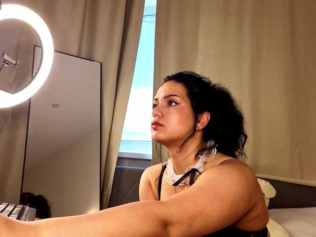 Vivien-Ross live cam on BongaCams