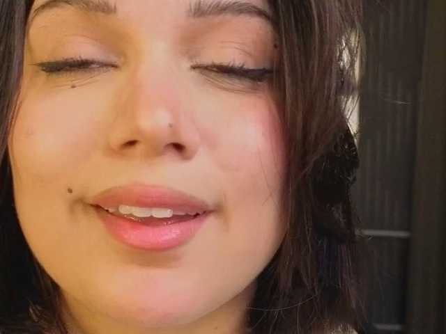 Vivien-Ross live cam on BongaCams