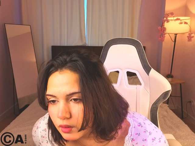 Vivien-Ross live cam preview