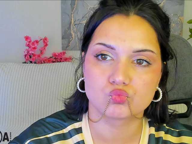 Vivien-Ross live cam on BongaCams