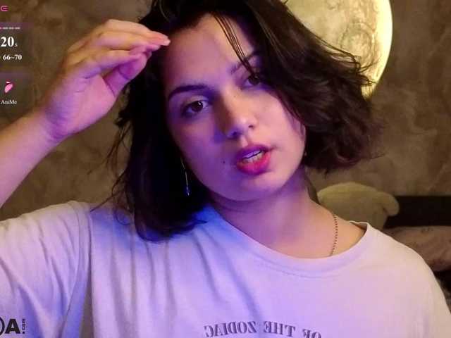 Vivien-Ross live cam on BongaCams