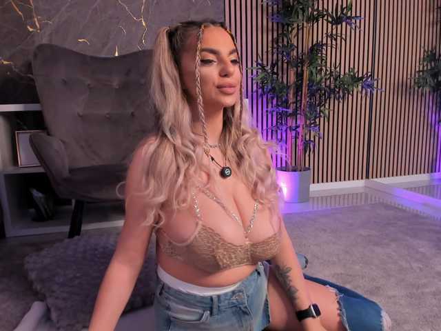 PearlPlenty live cam on BongaCams