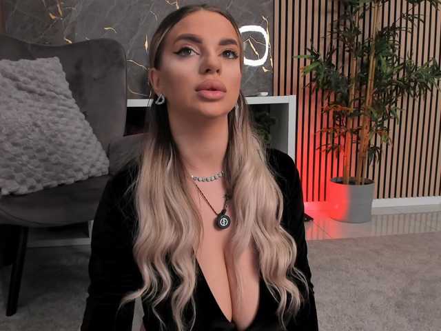 PearlPlenty live cam on BongaCams