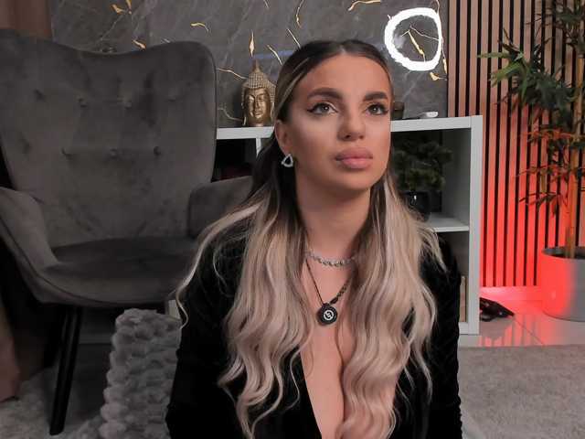 PearlPlenty live cam on BongaCams