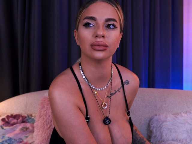 PearlPlenty live cam on BongaCams