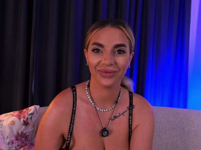 PearlPlenty live cam on BongaCams